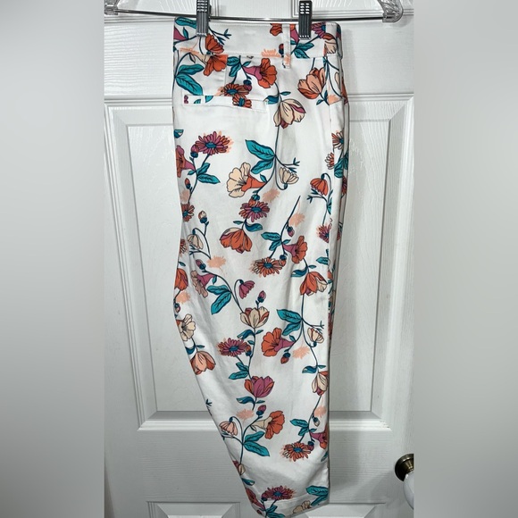 St. John’s Bay Capris Capri Pants Floral White/Multi High Rise Size 14(Large) - Picture 2 of 4